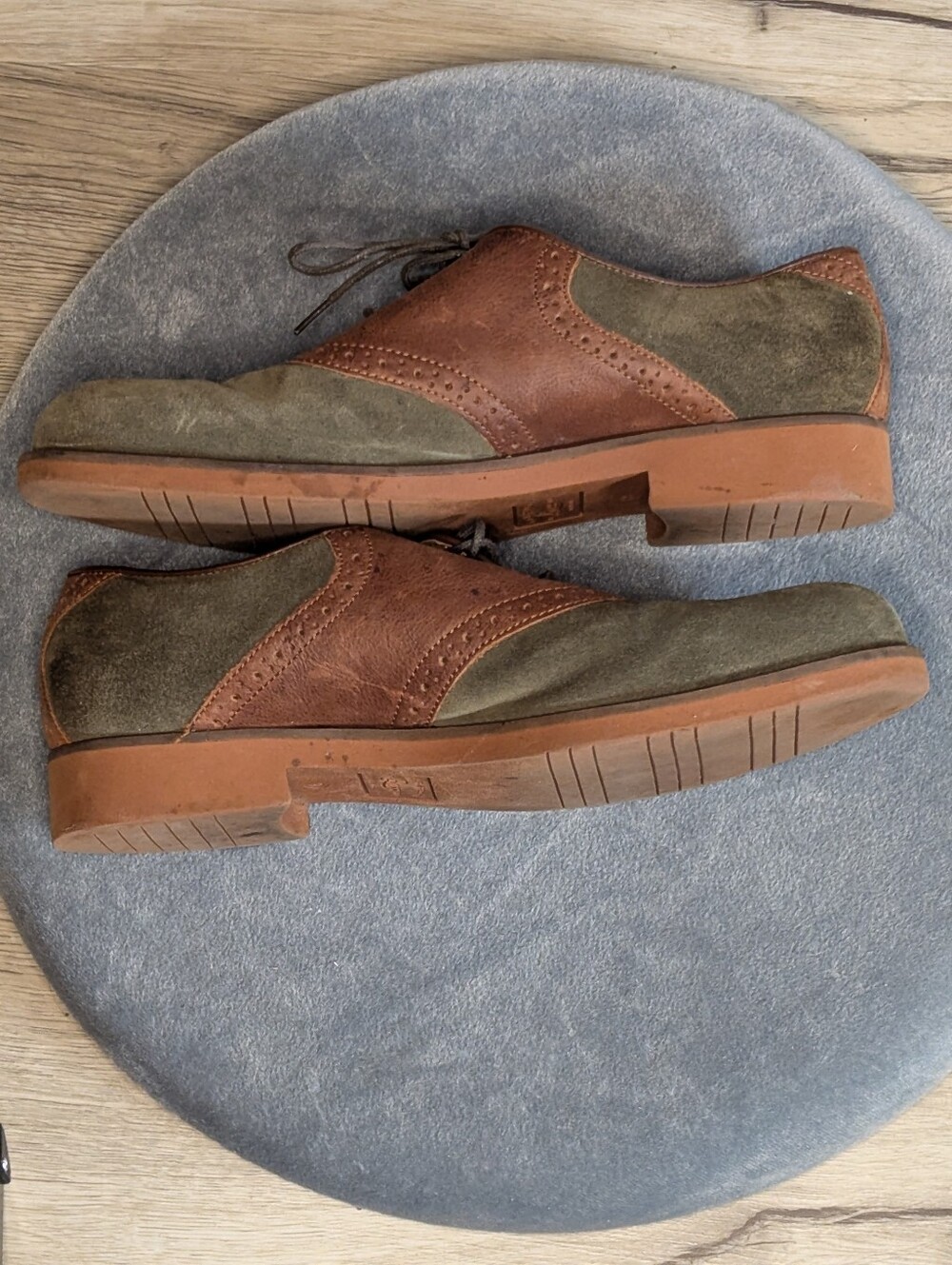 G.H. Bass & Co. Olive Suede and Brown Leather Saddle Shoes Oxfords Size 9 - Picture 3 of 11